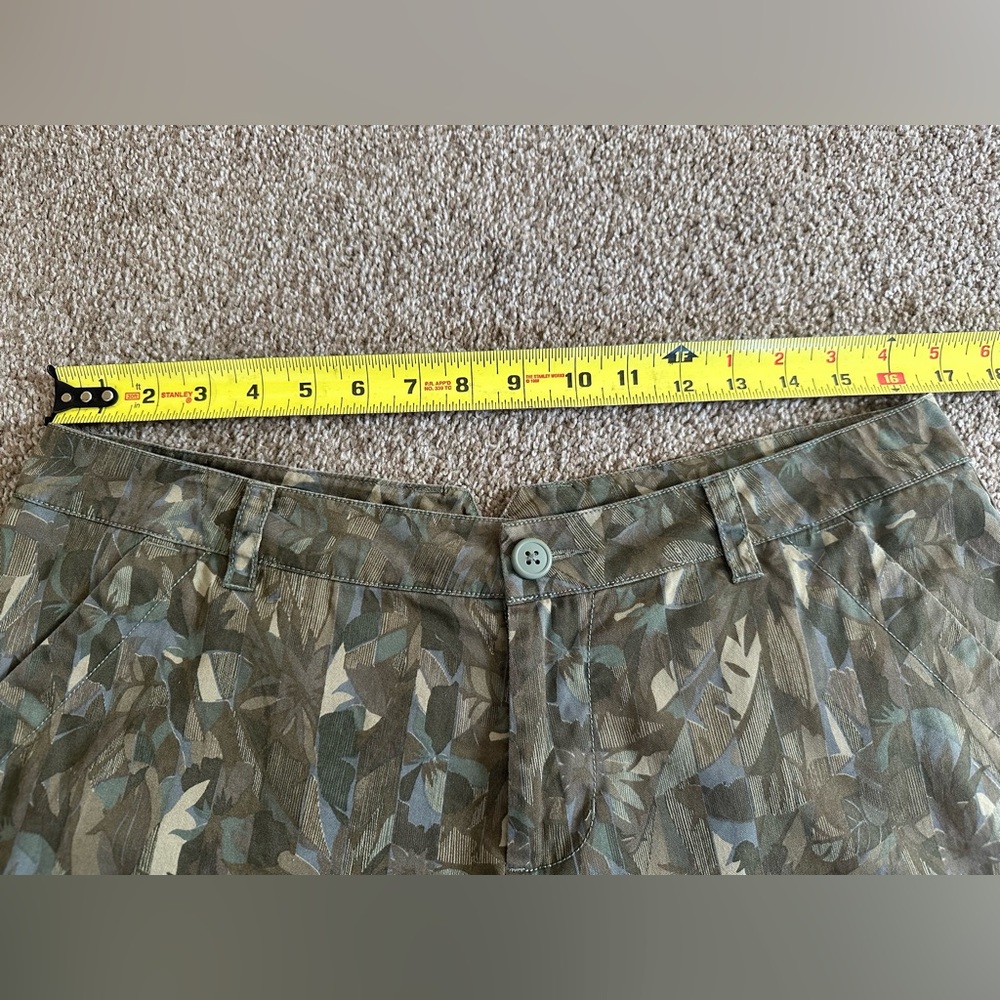 Columbia Kenzie Cove Cypress Camo Leaf Shorts - Women’s 12 - Picture 3 of 9